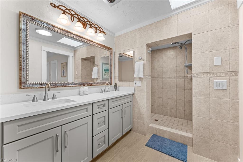 YACHT CLUB COLONY - Residential