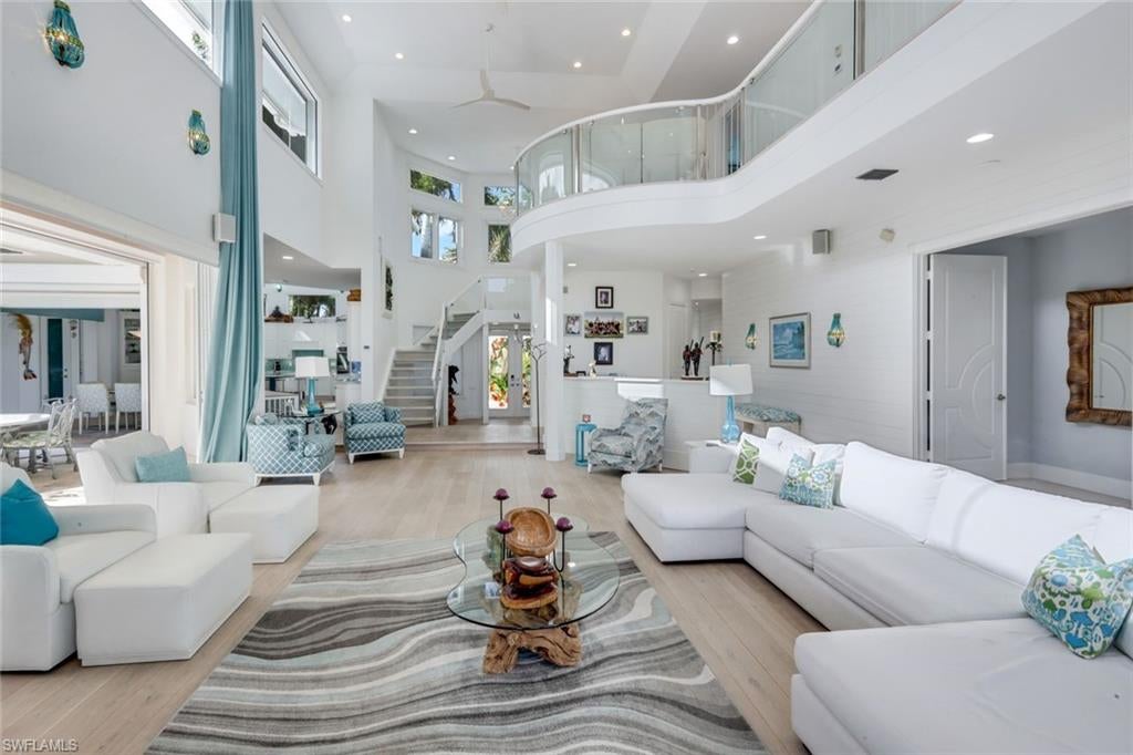 831 Caxambas DR