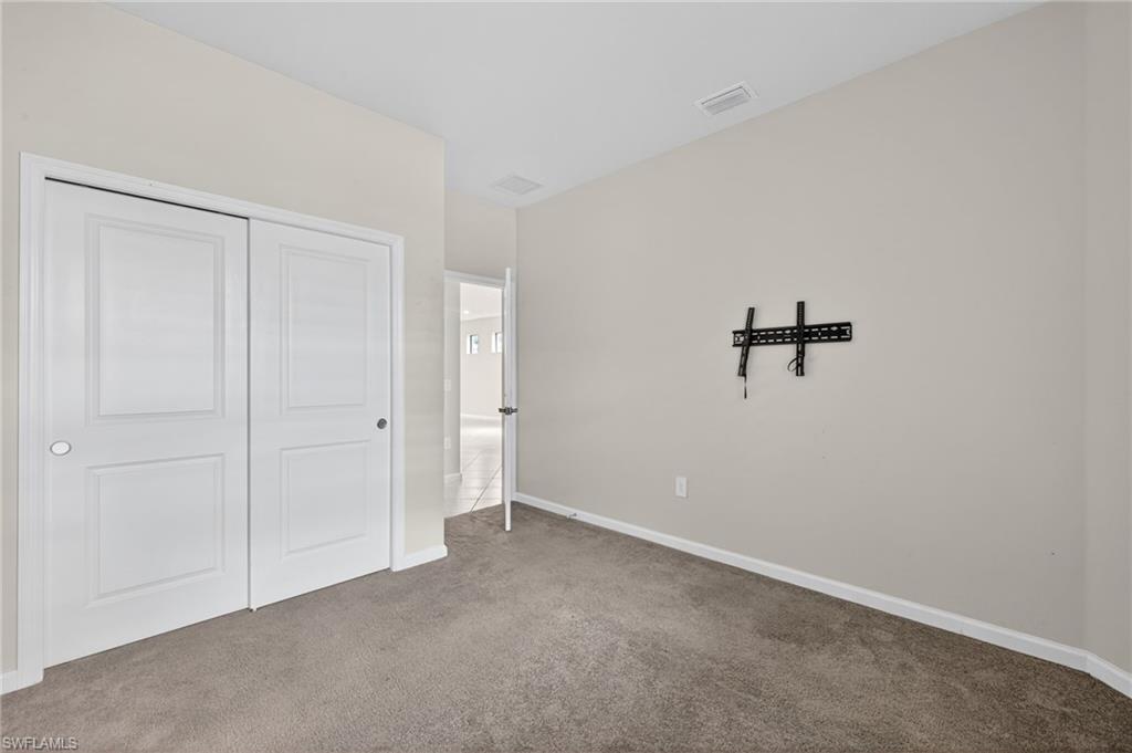 COUNTRY CLUB - Residential