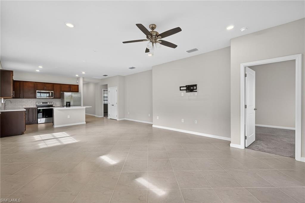 COUNTRY CLUB - Residential