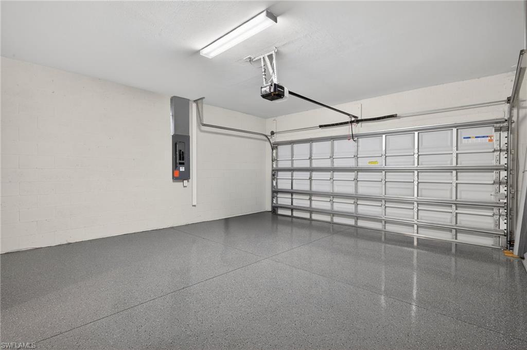 COUNTRY CLUB - Residential