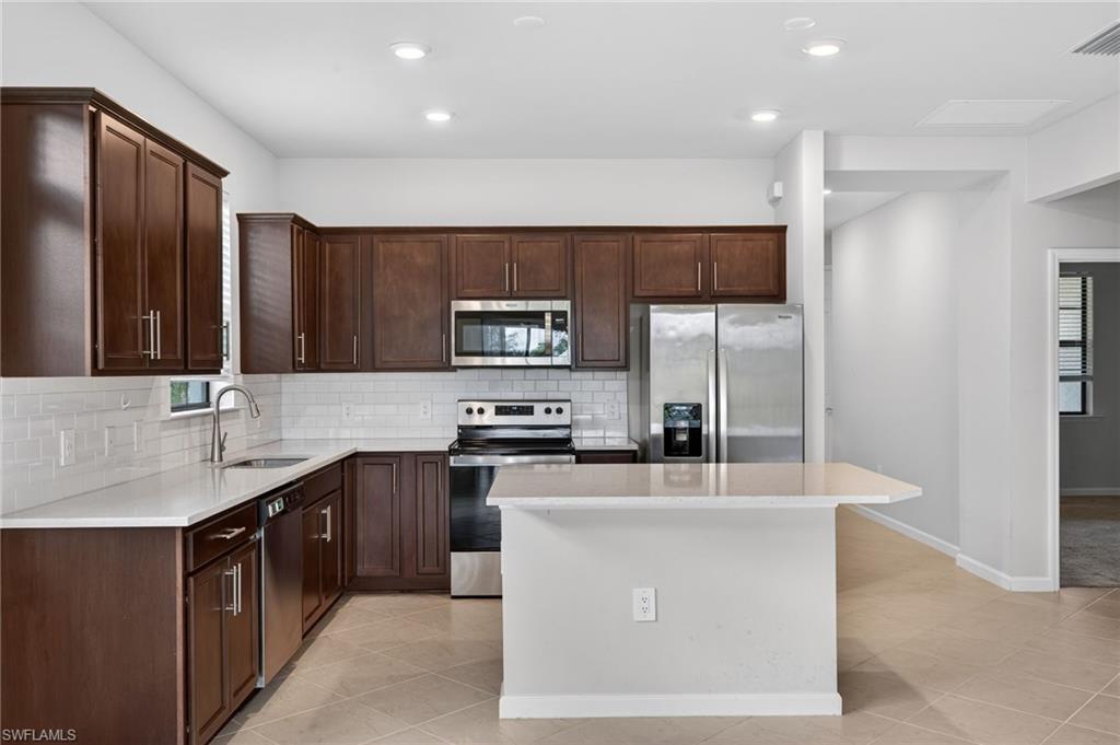 COUNTRY CLUB - Residential