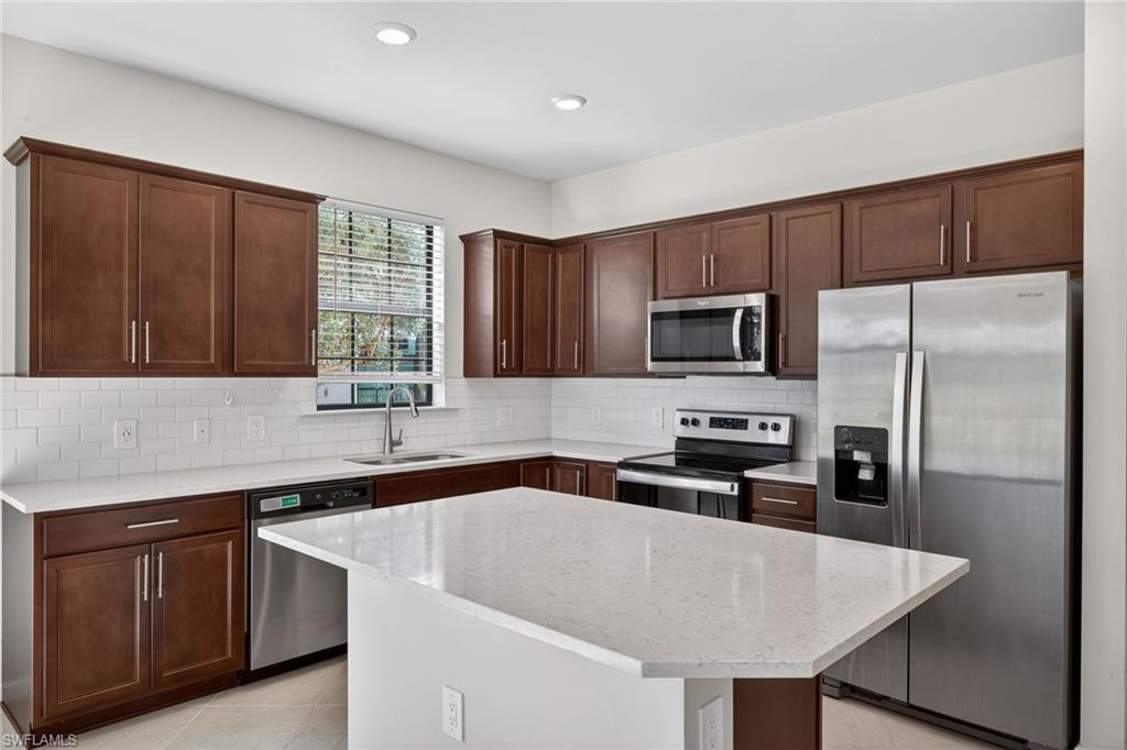 COUNTRY CLUB - Residential