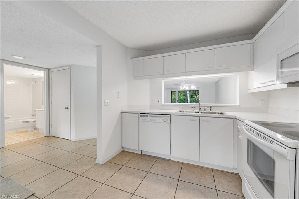 VILLAGES AT EMERALD LAKES - Residential