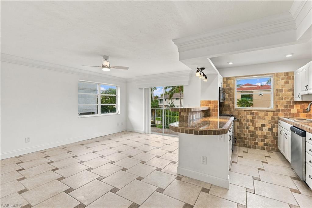 1195 Clam CT 203