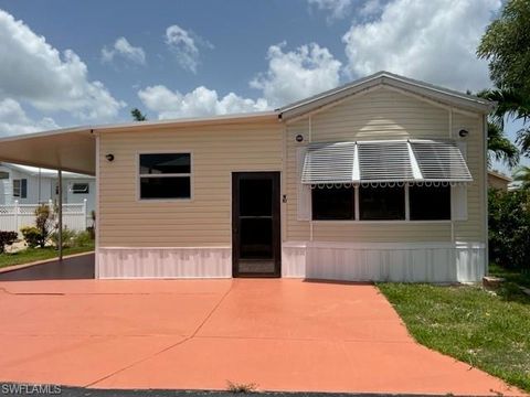 Manufactured Home in FORT MYERS FL 5634 Red Bird LN.jpg