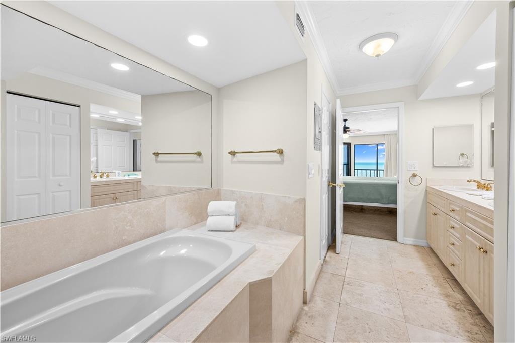 POINTE SANTO DE SANIBEL CONDO - Residential