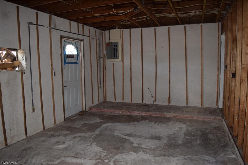 FORT MYERS SHORES - Residential