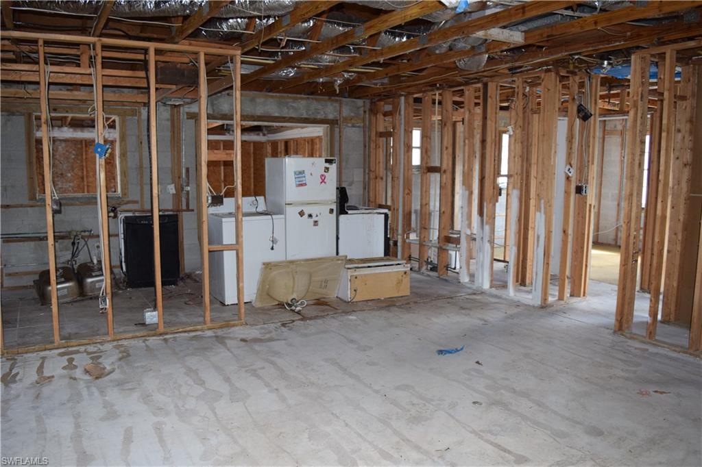 FORT MYERS SHORES - Residential