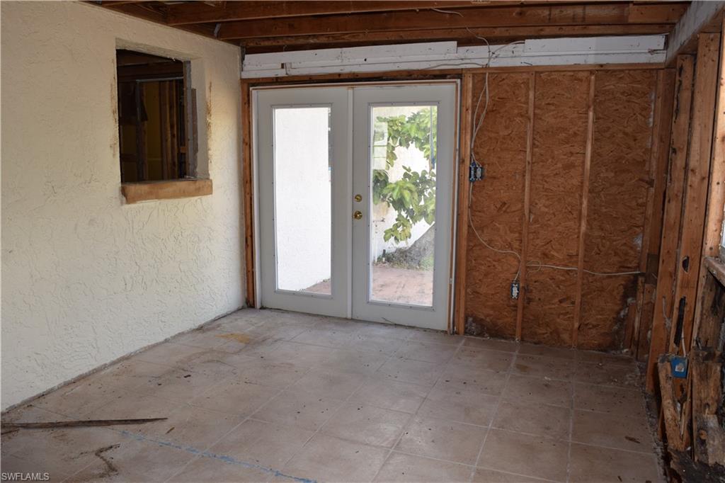 FORT MYERS SHORES - Residential