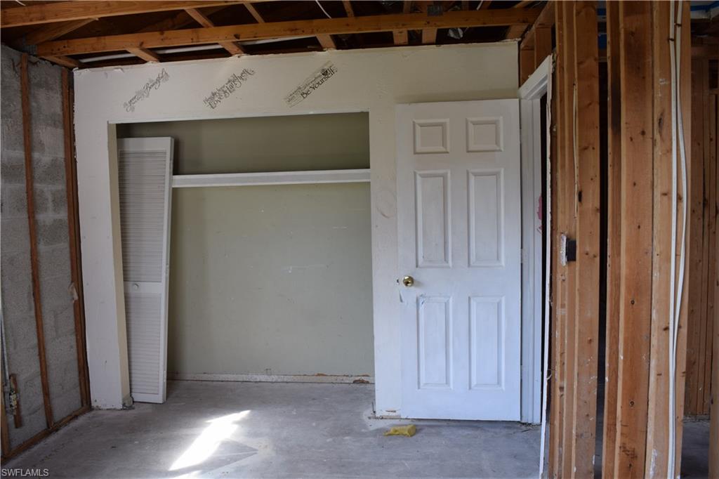 FORT MYERS SHORES - Residential