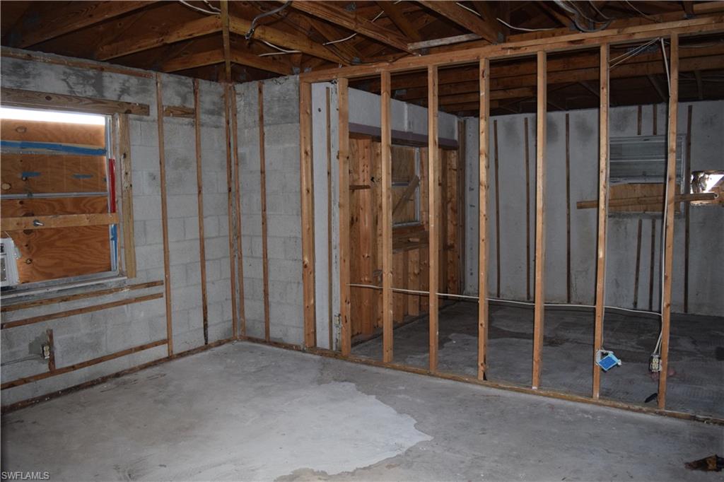 FORT MYERS SHORES - Residential