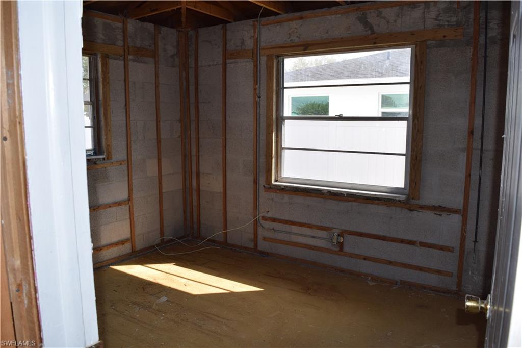 FORT MYERS SHORES - Residential