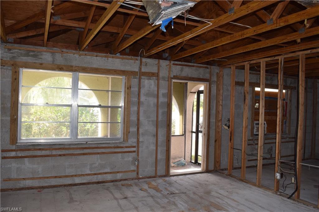 FORT MYERS SHORES - Residential