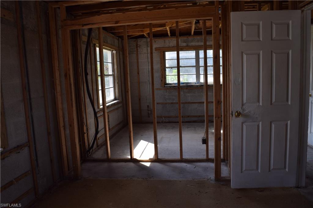 FORT MYERS SHORES - Residential