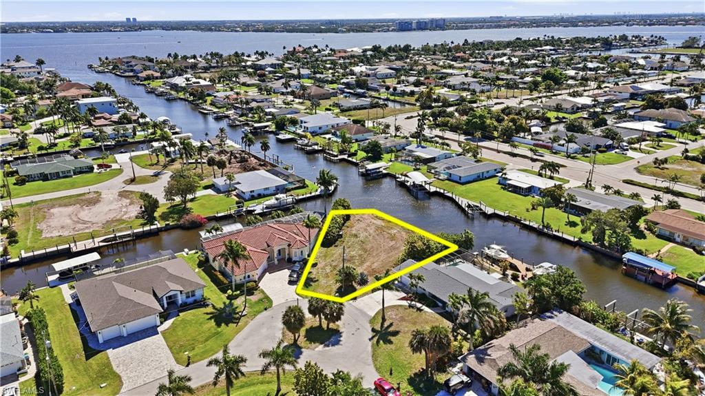 CAPE CORAL - Land