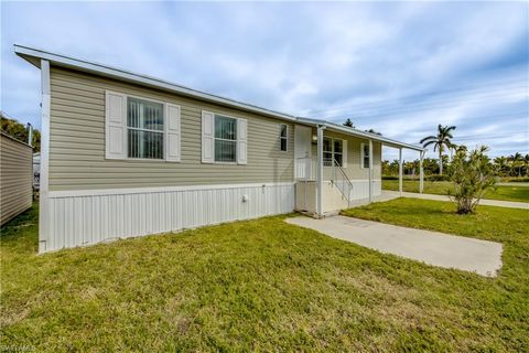 A home in BOKEELIA