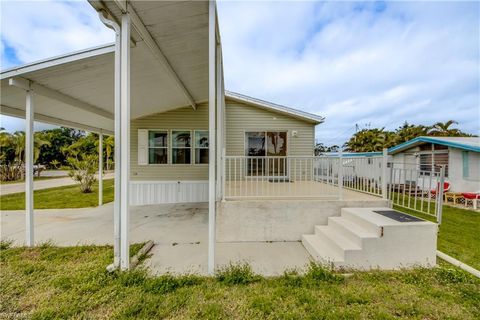 A home in BOKEELIA