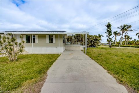 A home in BOKEELIA