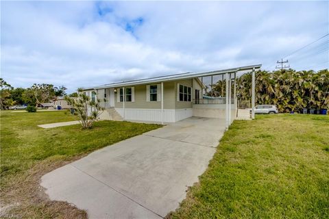 A home in BOKEELIA