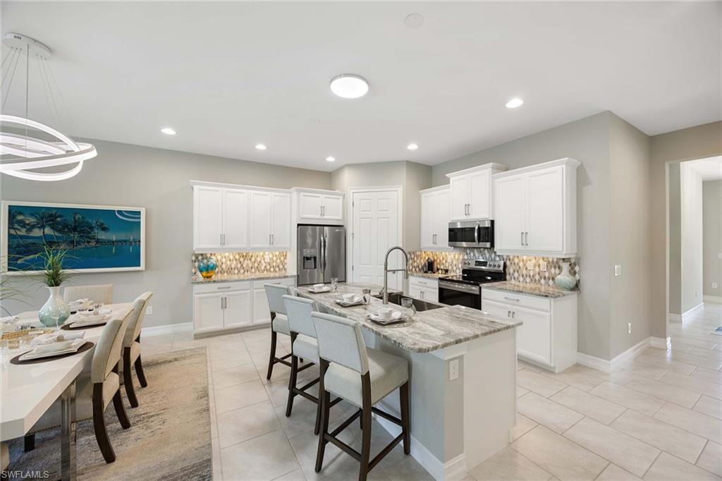 SAVANNAH LAKES - Residential