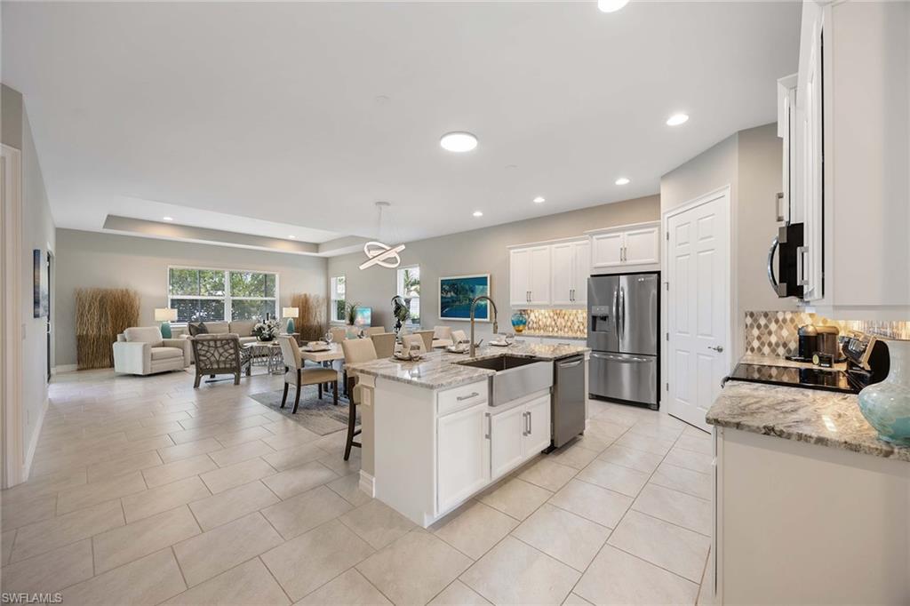 SAVANNAH LAKES - Residential