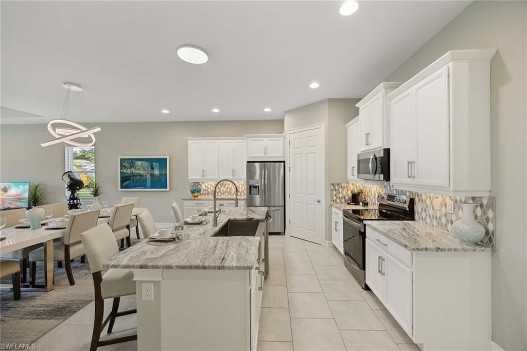 SAVANNAH LAKES - Residential