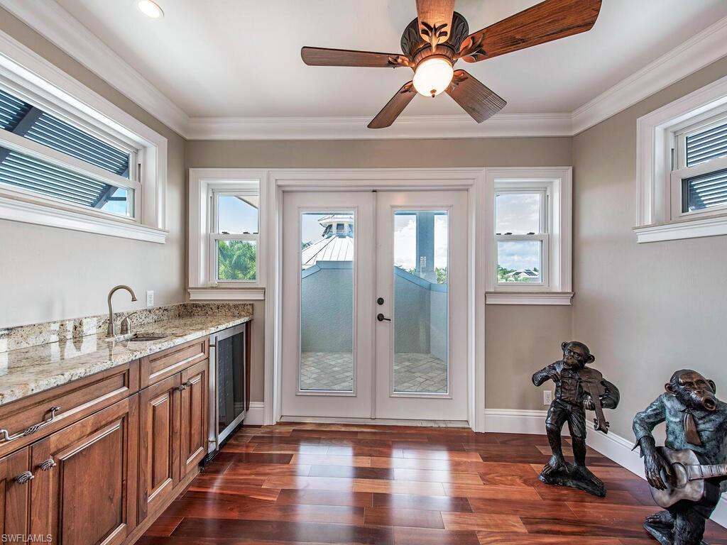 BAREFOOT BEACH - Residential