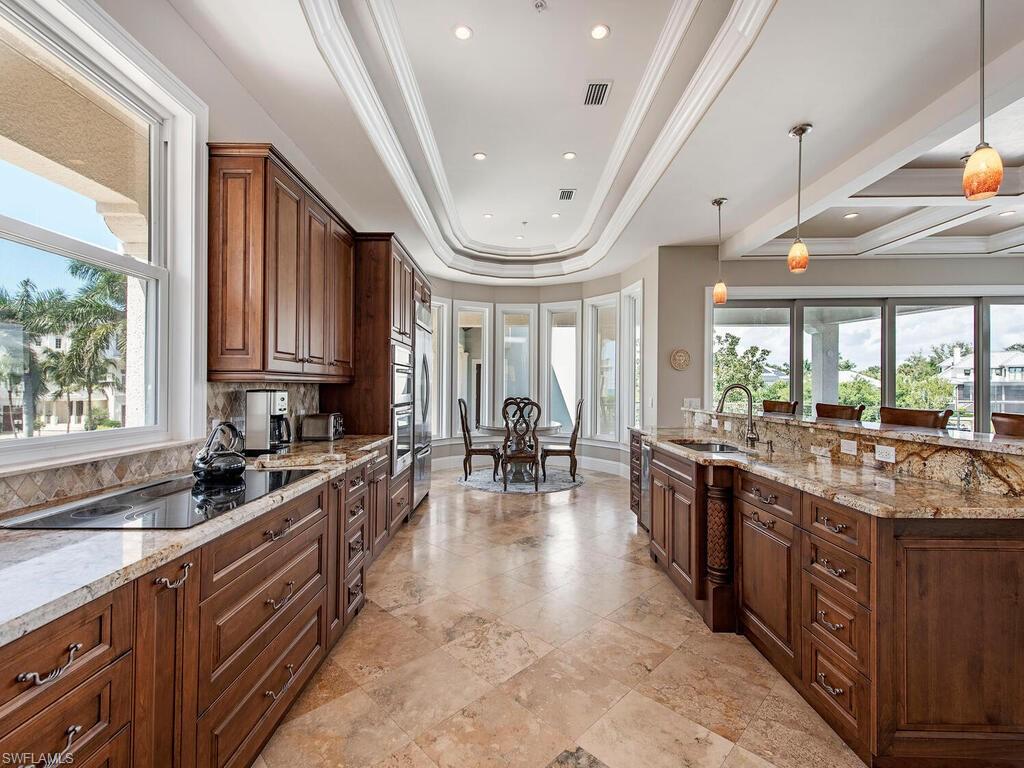 BAREFOOT BEACH - Residential