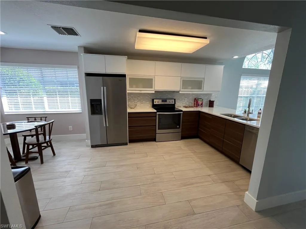 Naples, Florida 34109, United States, 2 Bedrooms Bedrooms, ,2 BathroomsBathrooms,Residential,Pending,122824