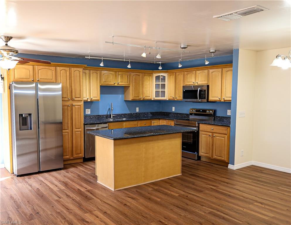 PARKWOODS TOWNHOUSE COMMUNITY - Residential