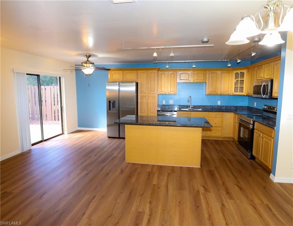 PARKWOODS TOWNHOUSE COMMUNITY - Residential