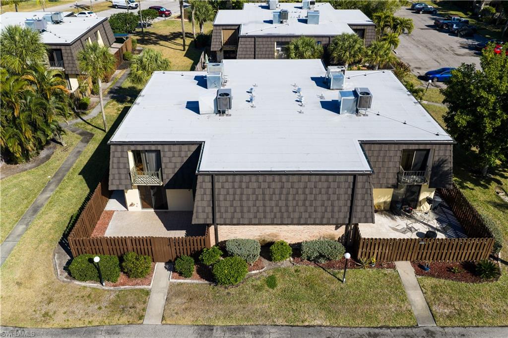 PARKWOODS TOWNHOUSE COMMUNITY - Residential