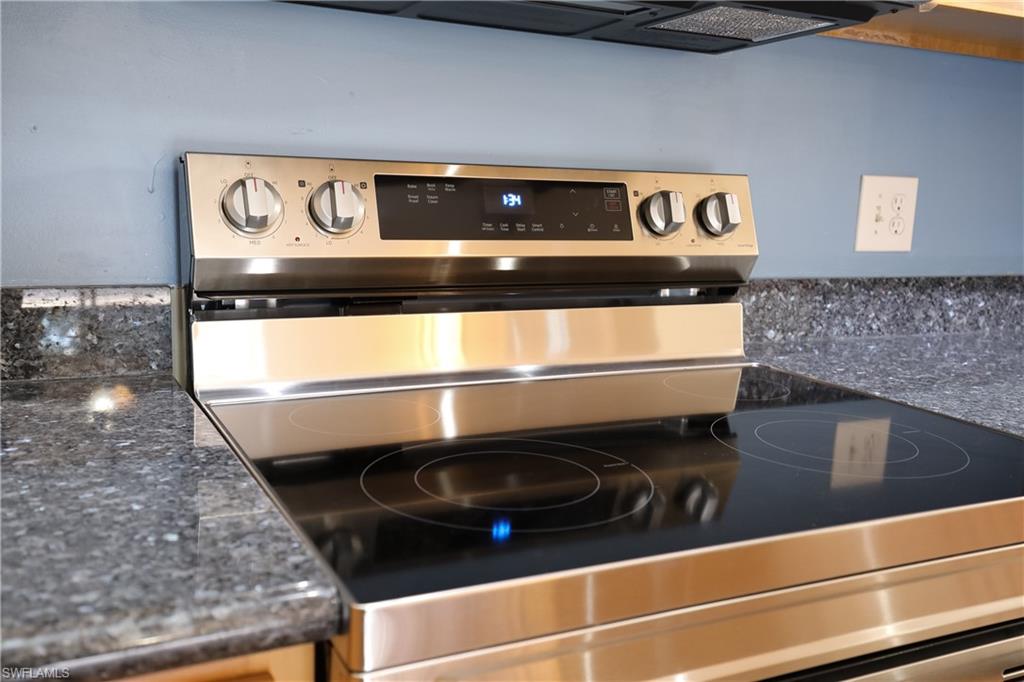 PARKWOODS TOWNHOUSE COMMUNITY - Residential