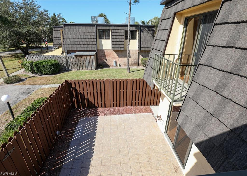 PARKWOODS TOWNHOUSE COMMUNITY - Residential