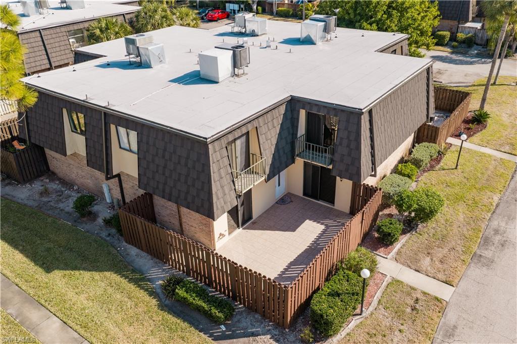 PARKWOODS TOWNHOUSE COMMUNITY - Residential