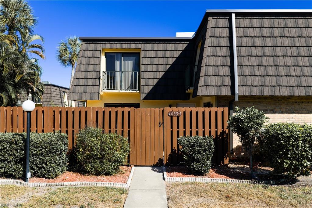 PARKWOODS TOWNHOUSE COMMUNITY - Residential