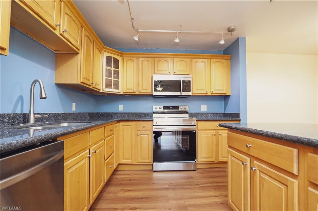 PARKWOODS TOWNHOUSE COMMUNITY - Residential