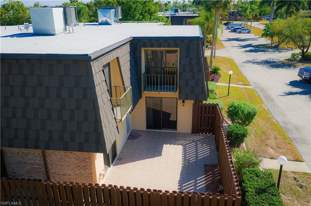 PARKWOODS TOWNHOUSE COMMUNITY - Residential