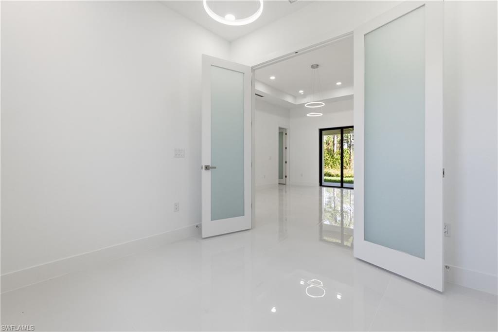 MIRROR LAKES - Residential