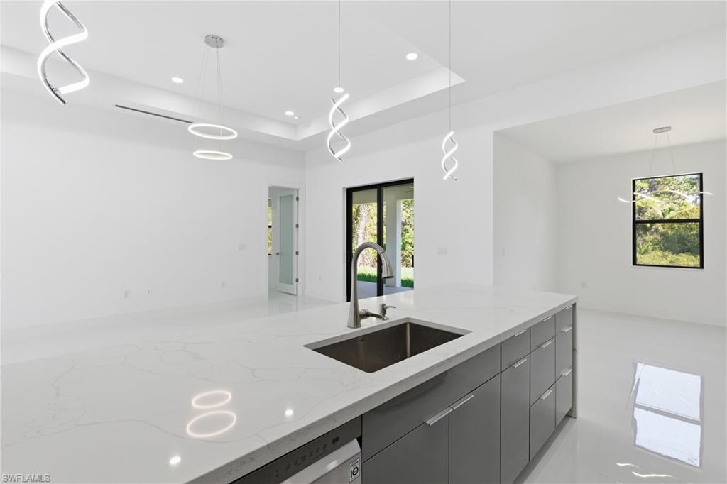 MIRROR LAKES - Residential