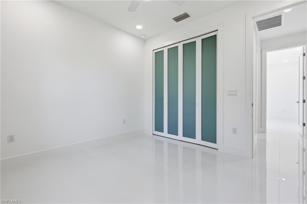 MIRROR LAKES - Residential