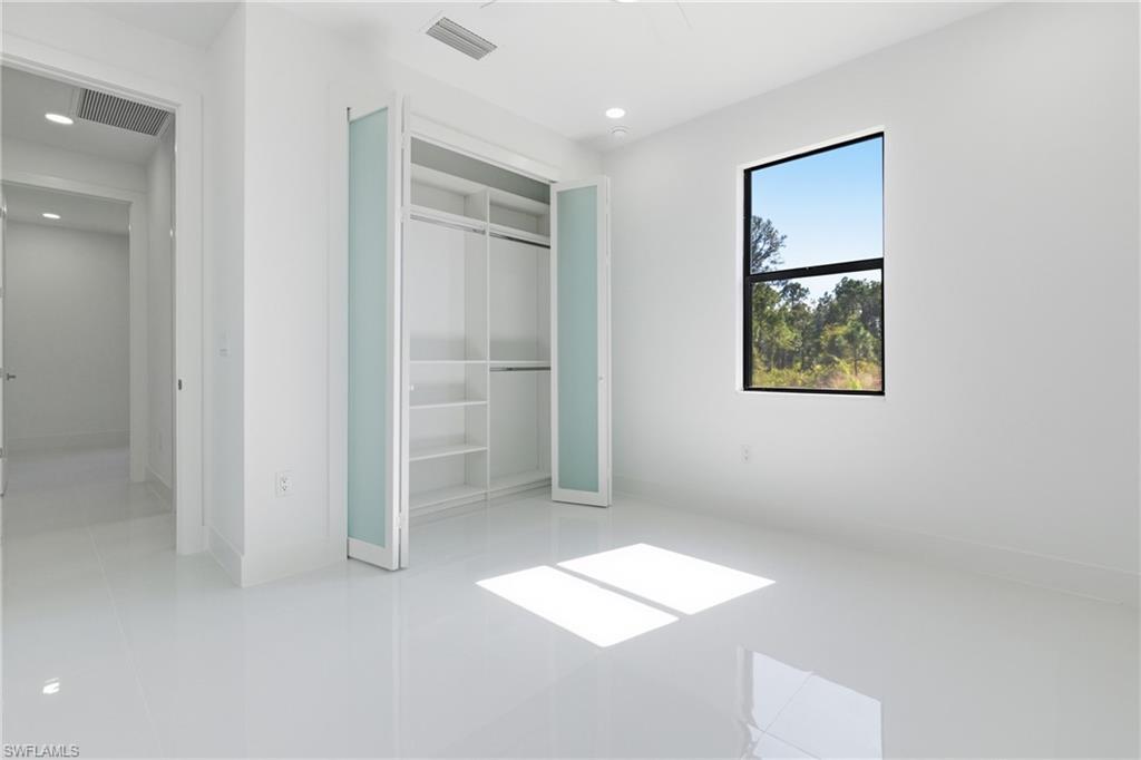 MIRROR LAKES - Residential