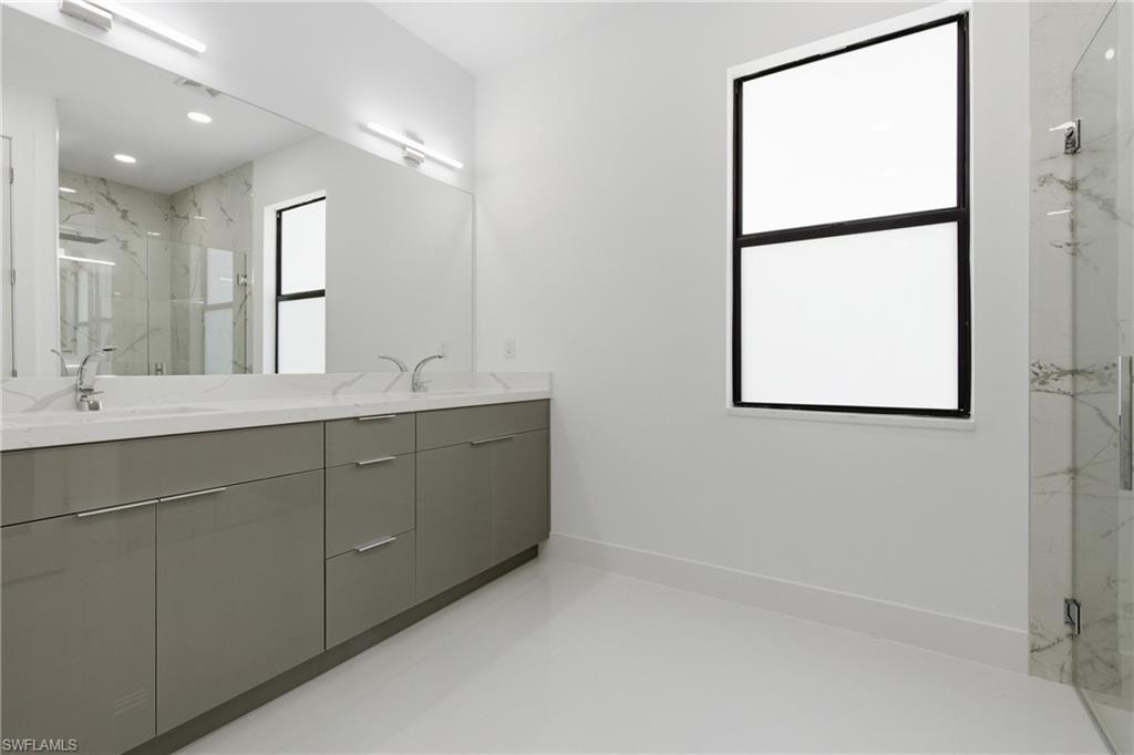 MIRROR LAKES - Residential