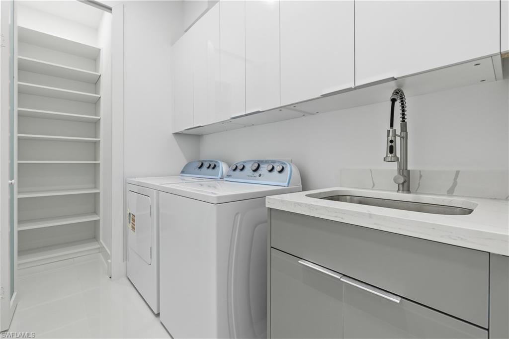 MIRROR LAKES - Residential