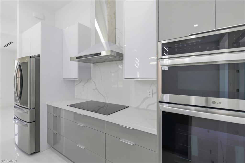 MIRROR LAKES - Residential