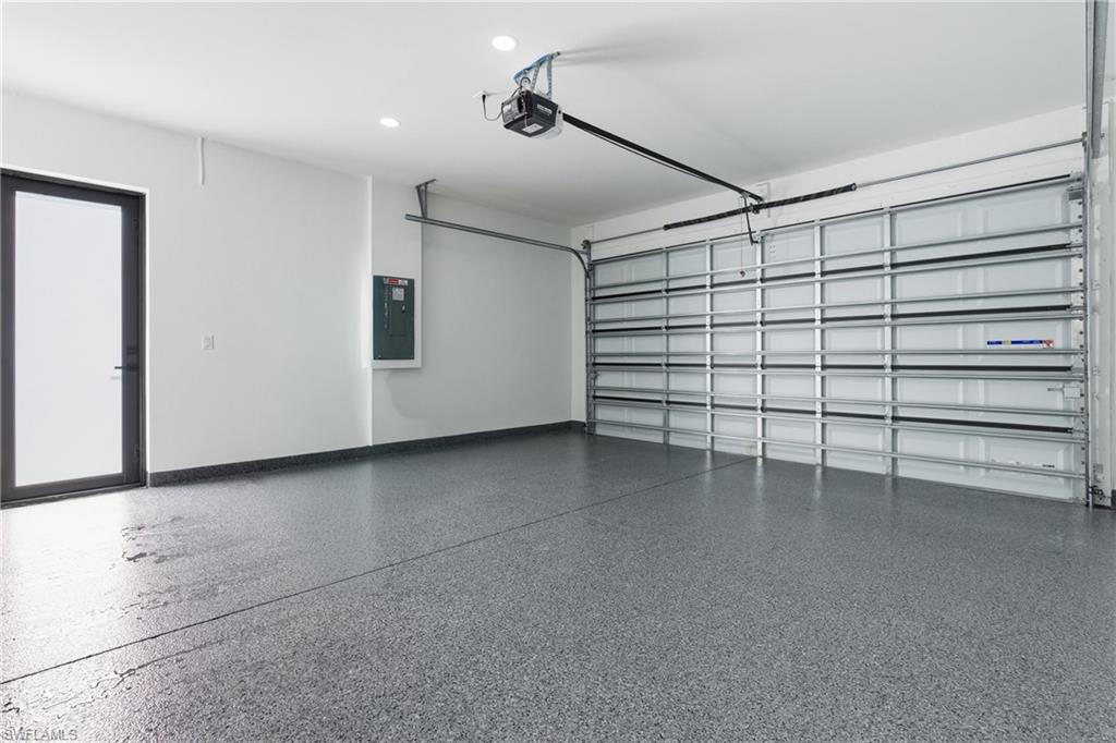 MIRROR LAKES - Residential