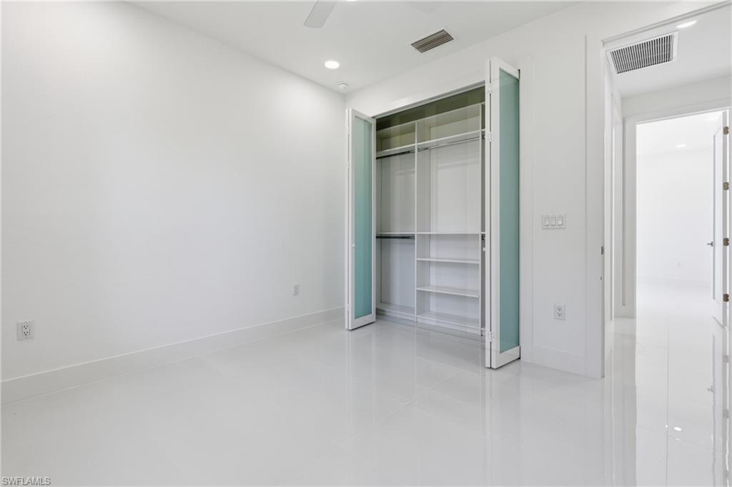 MIRROR LAKES - Residential