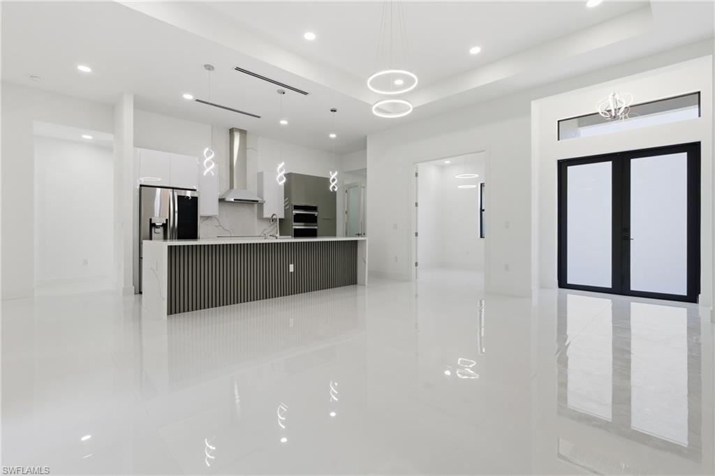 MIRROR LAKES - Residential