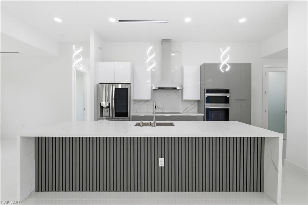 MIRROR LAKES - Residential